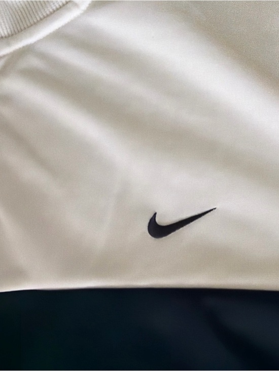 Nike Men’s White and Navy Colorblock Windbreaker Jacket - Picture 4 of 11